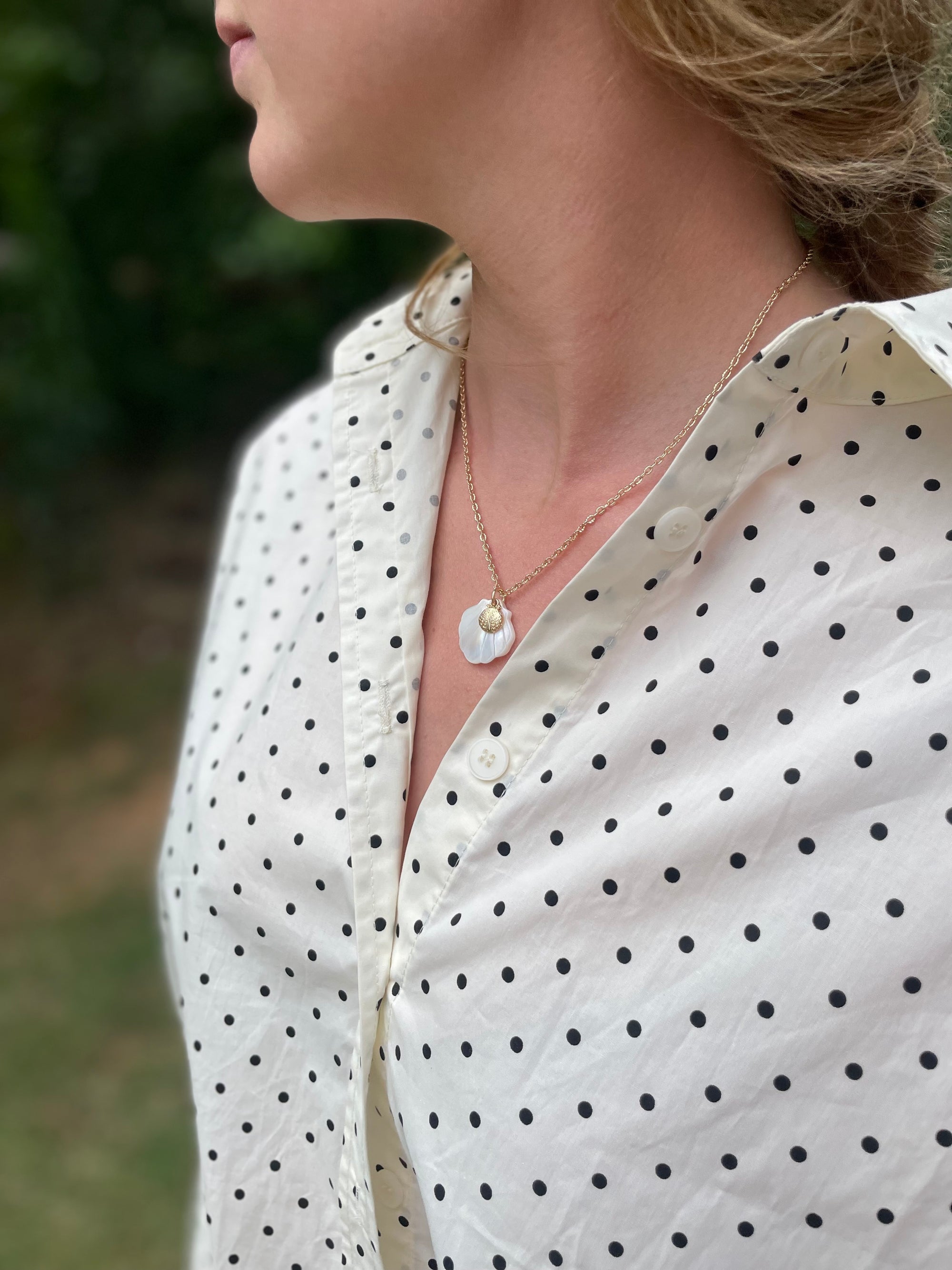 Mother of Pearl Seashell Pendant Necklace