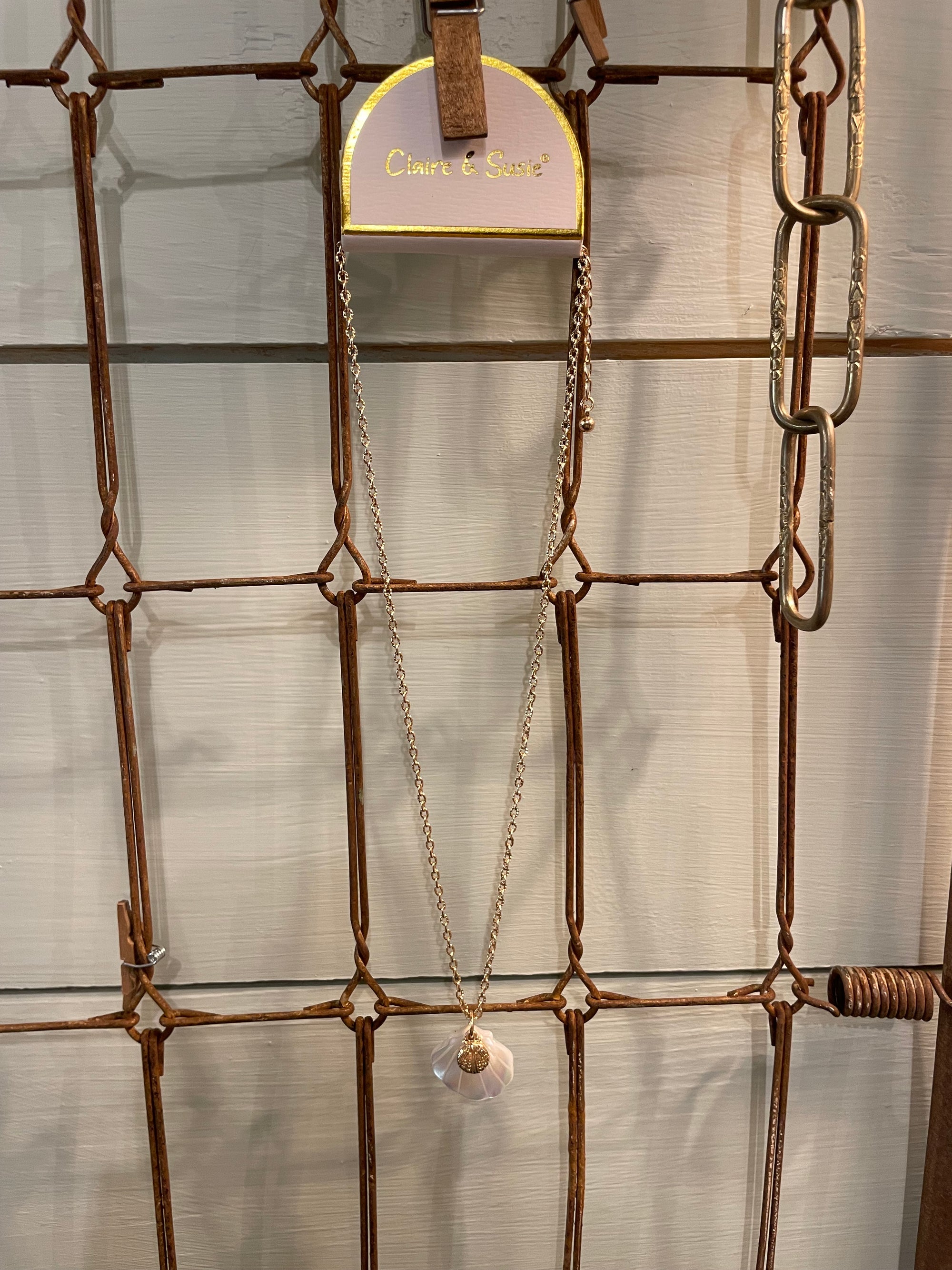 Mother of Pearl Seashell Pendant Necklace